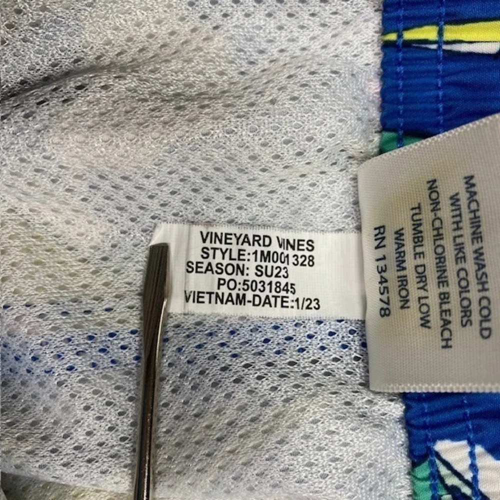 Vineyard Vines Mens Sailboat Chappy Swim Trunks Blue Pink 1M001328 XS